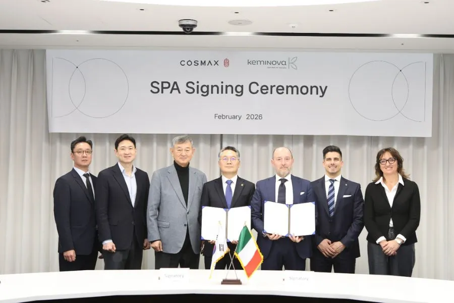 Cosmax and Italian representatives at the SPA signing ceremony